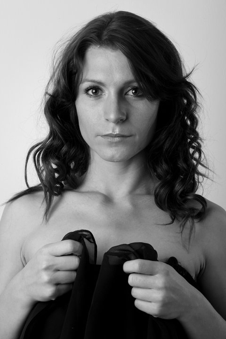 Rina v črnem by