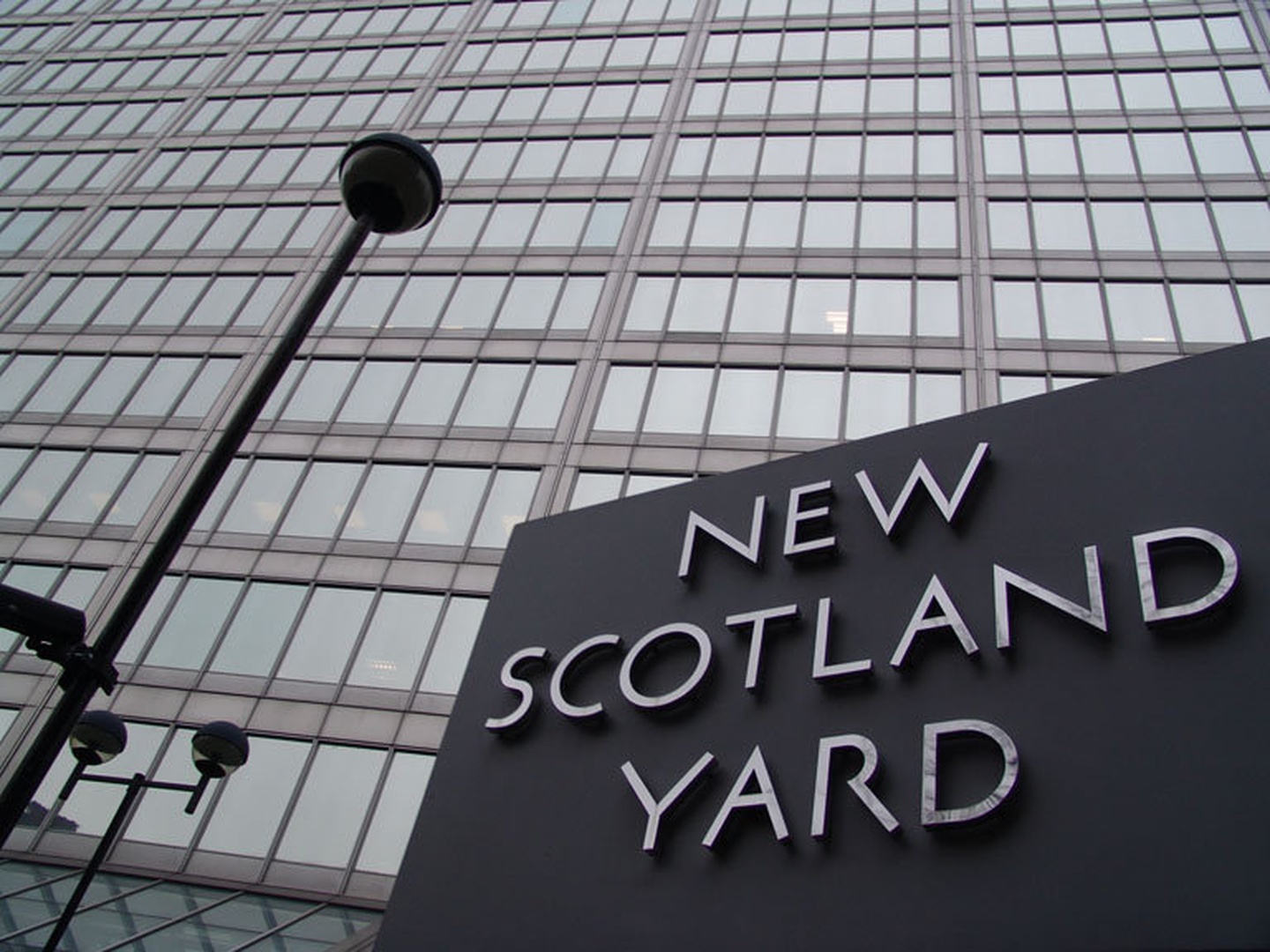 New Scotland yard by DuleZ