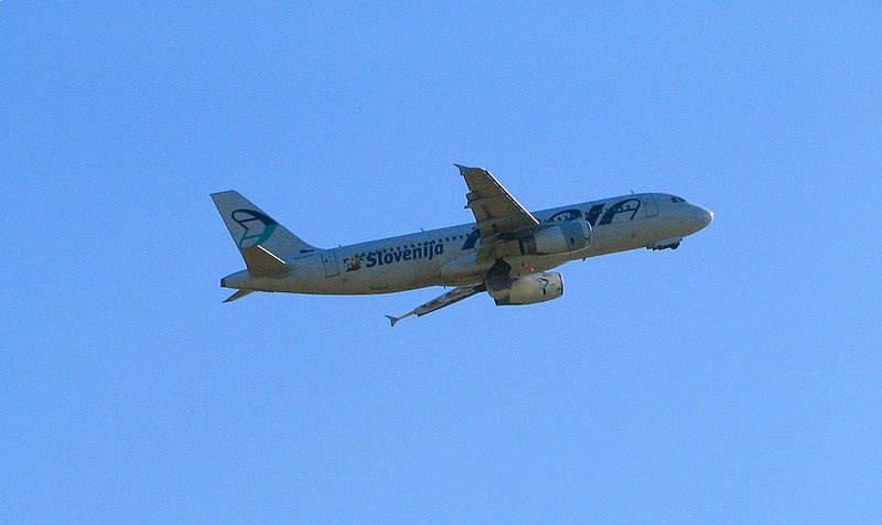 A320 po vzletu by Primož Draksler