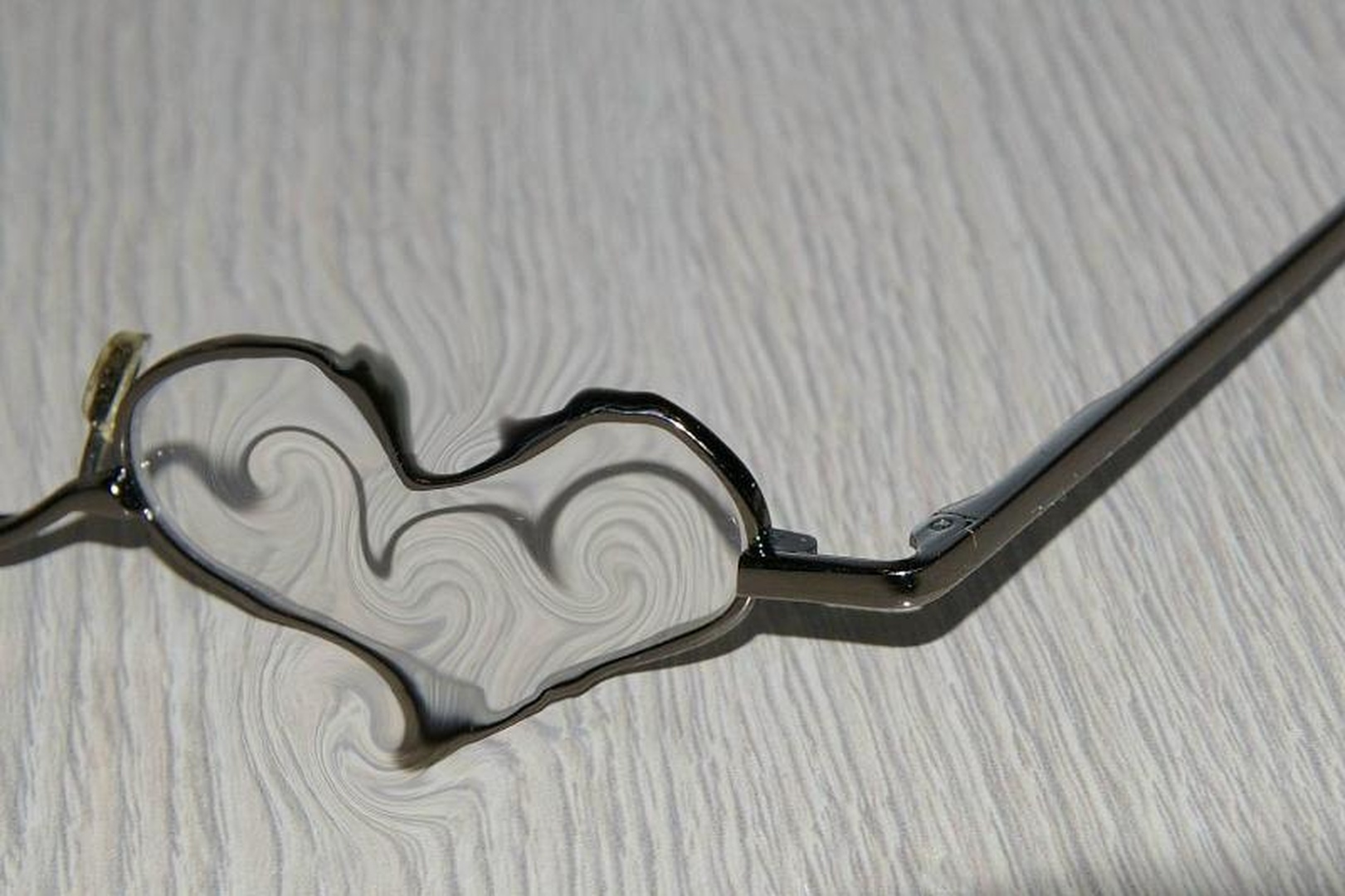 Lov-e by pavel videc