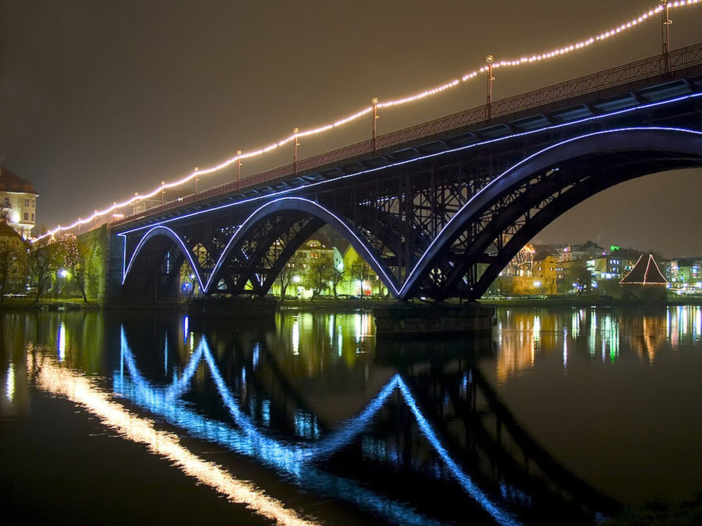 Maribor ponoči by Mitja Vodušek