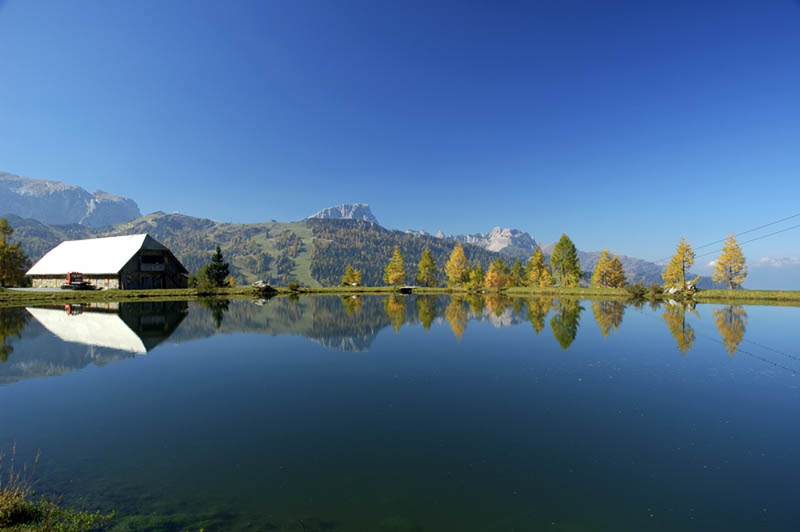 še eno jesensko jezero by