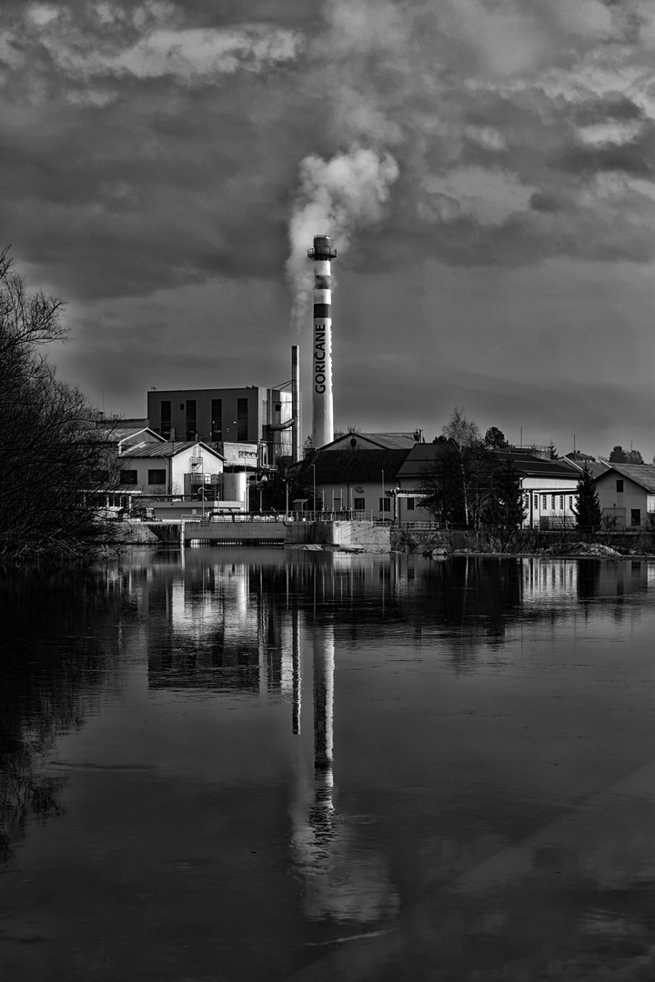 Črnobela industrijska melanholija by planinc
