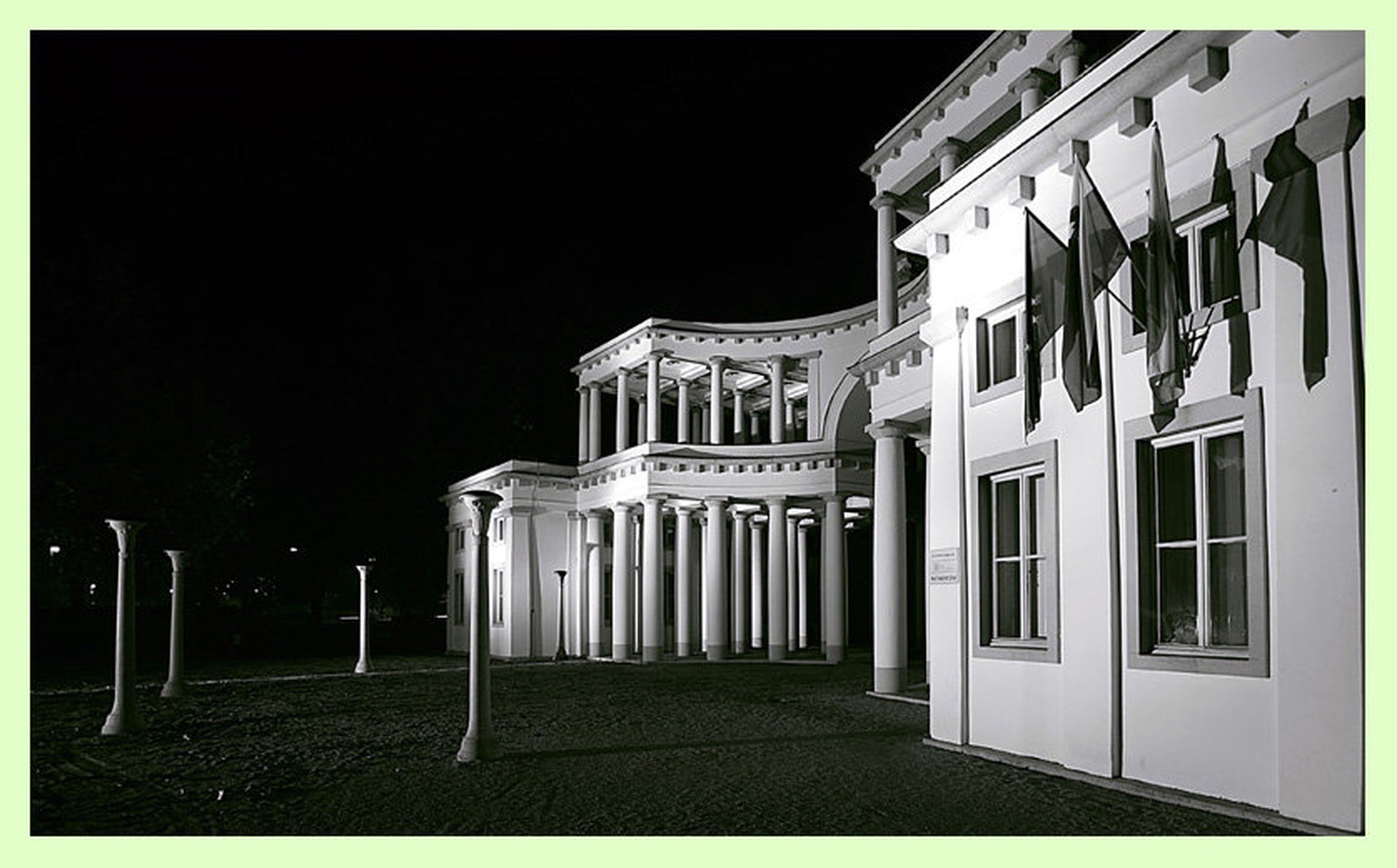 Žale by Night by planinc