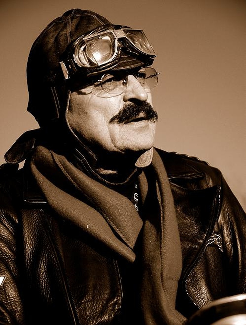 Pilot... by