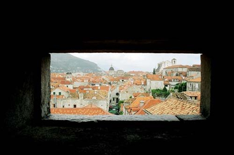 pogled v pretklost by tija