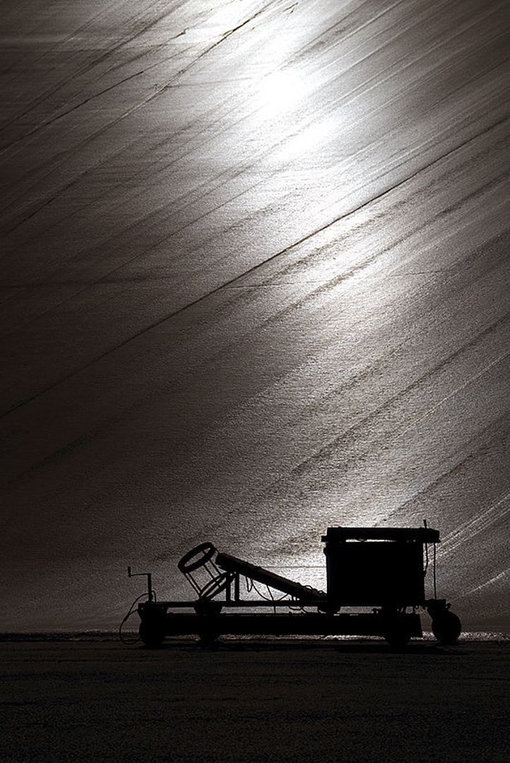 Lights-out by Duško Dokošič
