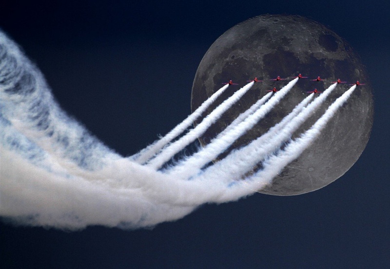 red arrows on the moon by ivo bojc