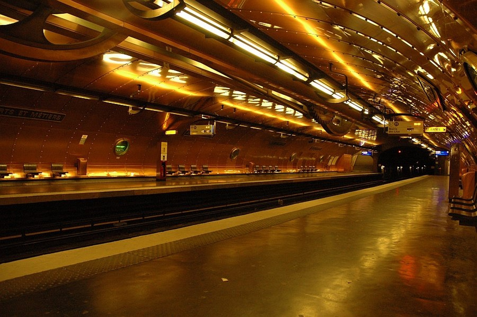 Undegorund before the rush hour by Ales