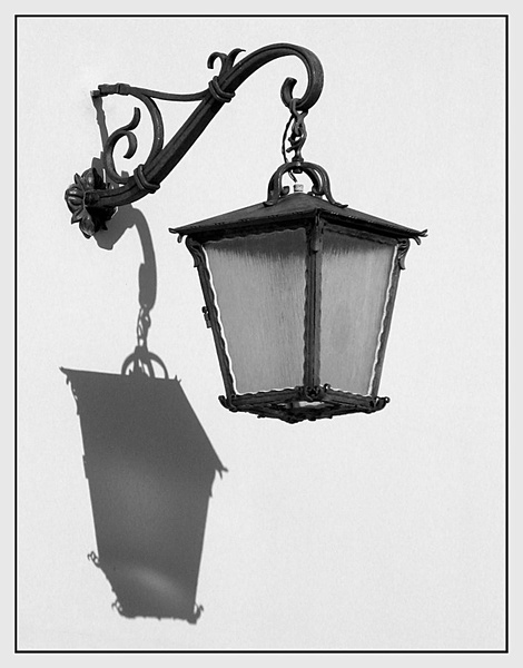 Senčna Svetilka by Valter Rupnik