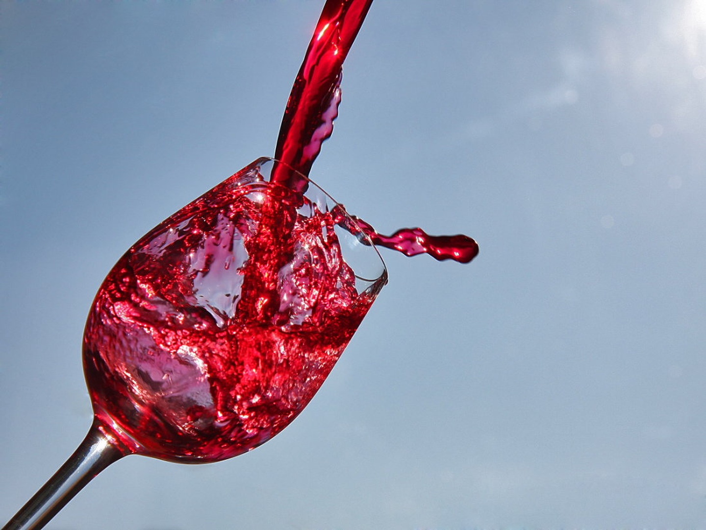 Un verre de vin rouge by enageM