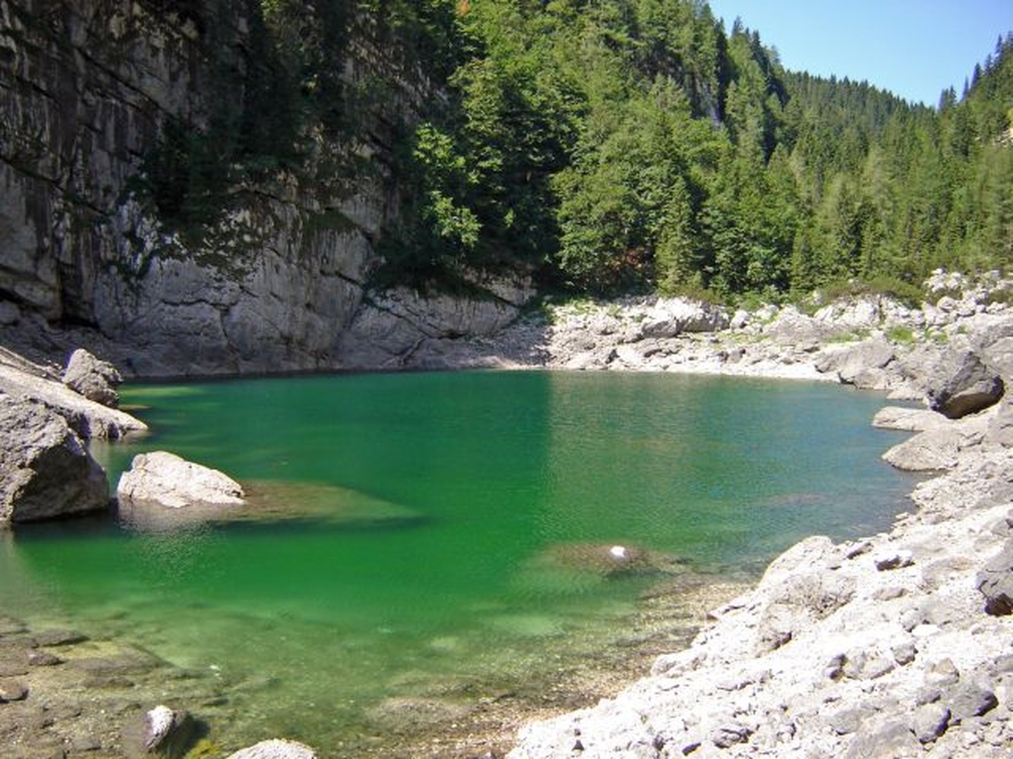 črno jezero by