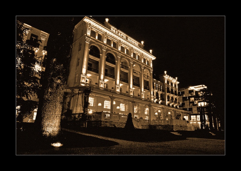 Palace by night by Metod