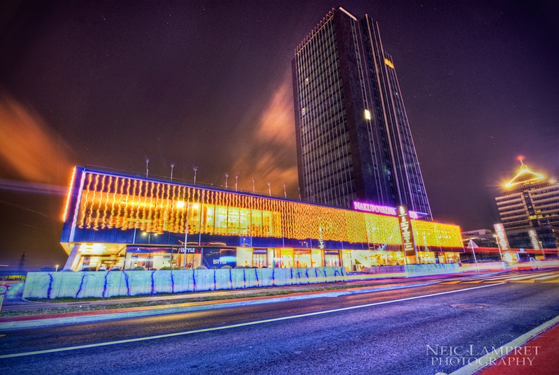 Nakupovalna galerija by Nejc Lampret