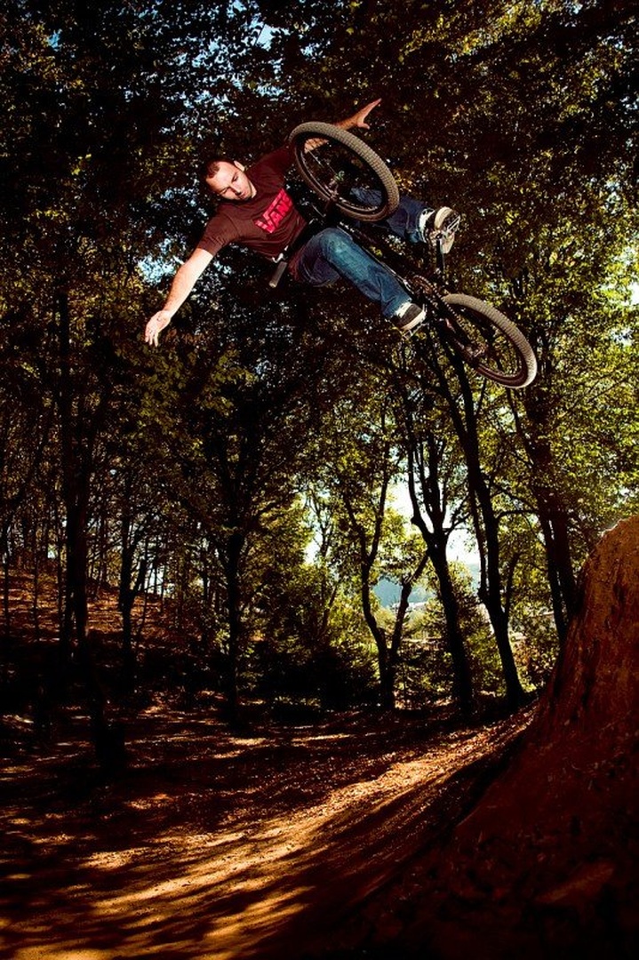 No hand air by Tomislav Može