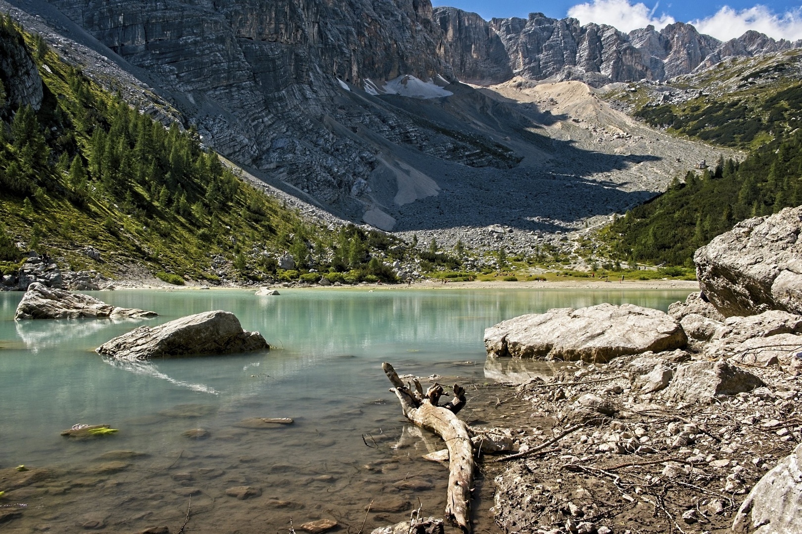 jezero Sorapis v Dolomitih by