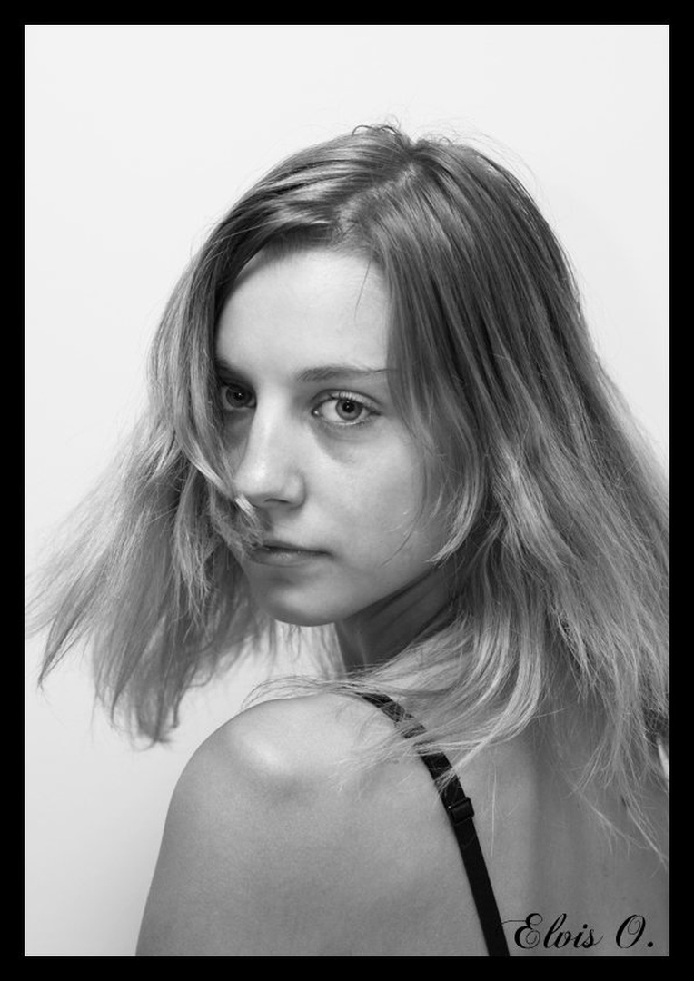 Portret II by llllllllllll