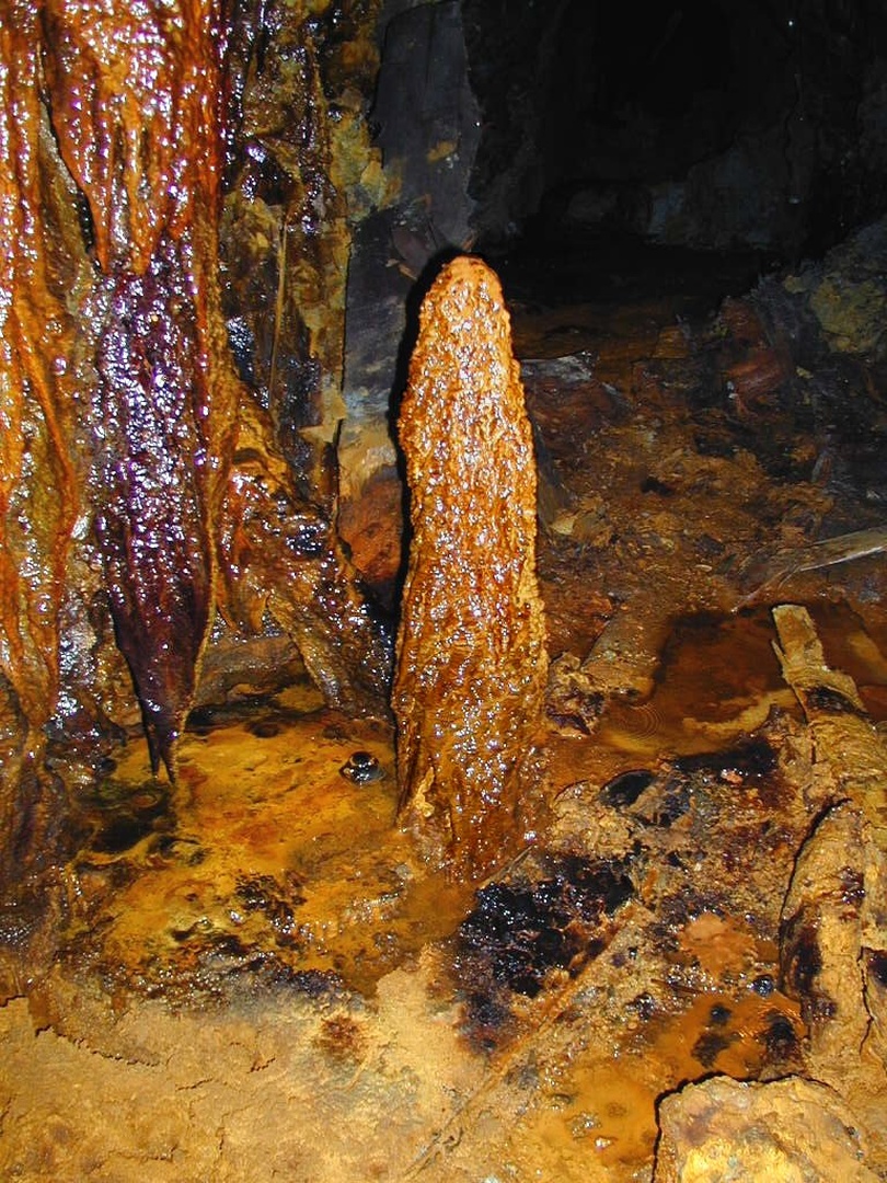 Fe stalagmit by spretni