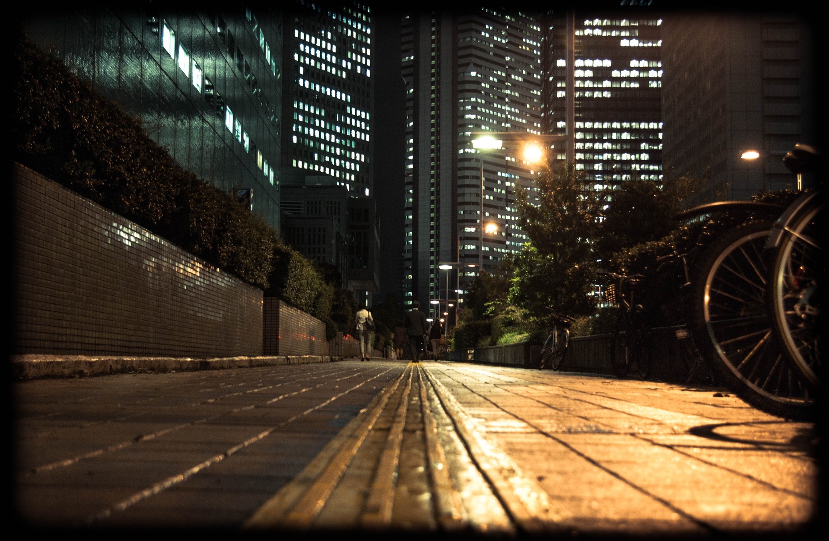 Nočni sprehod po Shinjuku by Matej Strašek