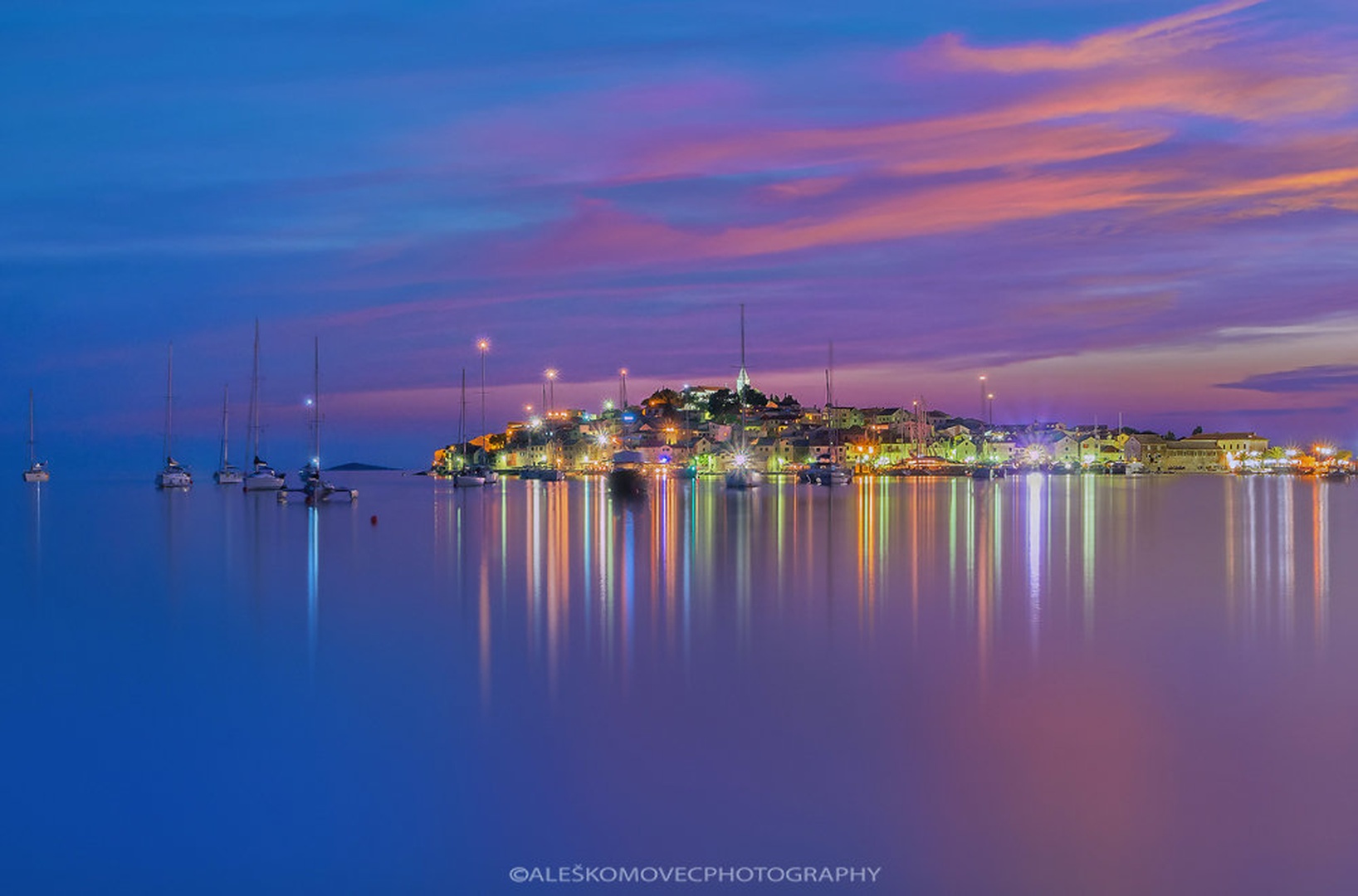 Primošten by night by Aleš Komovec
