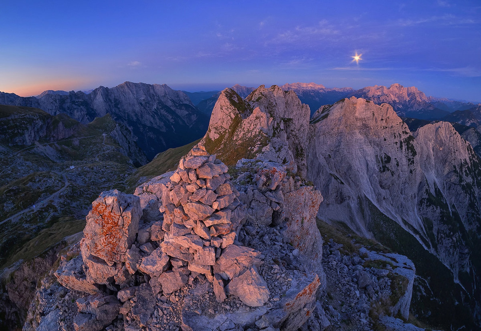 Jutro nad Mangartskim sedlom II. by Aleš Komovec