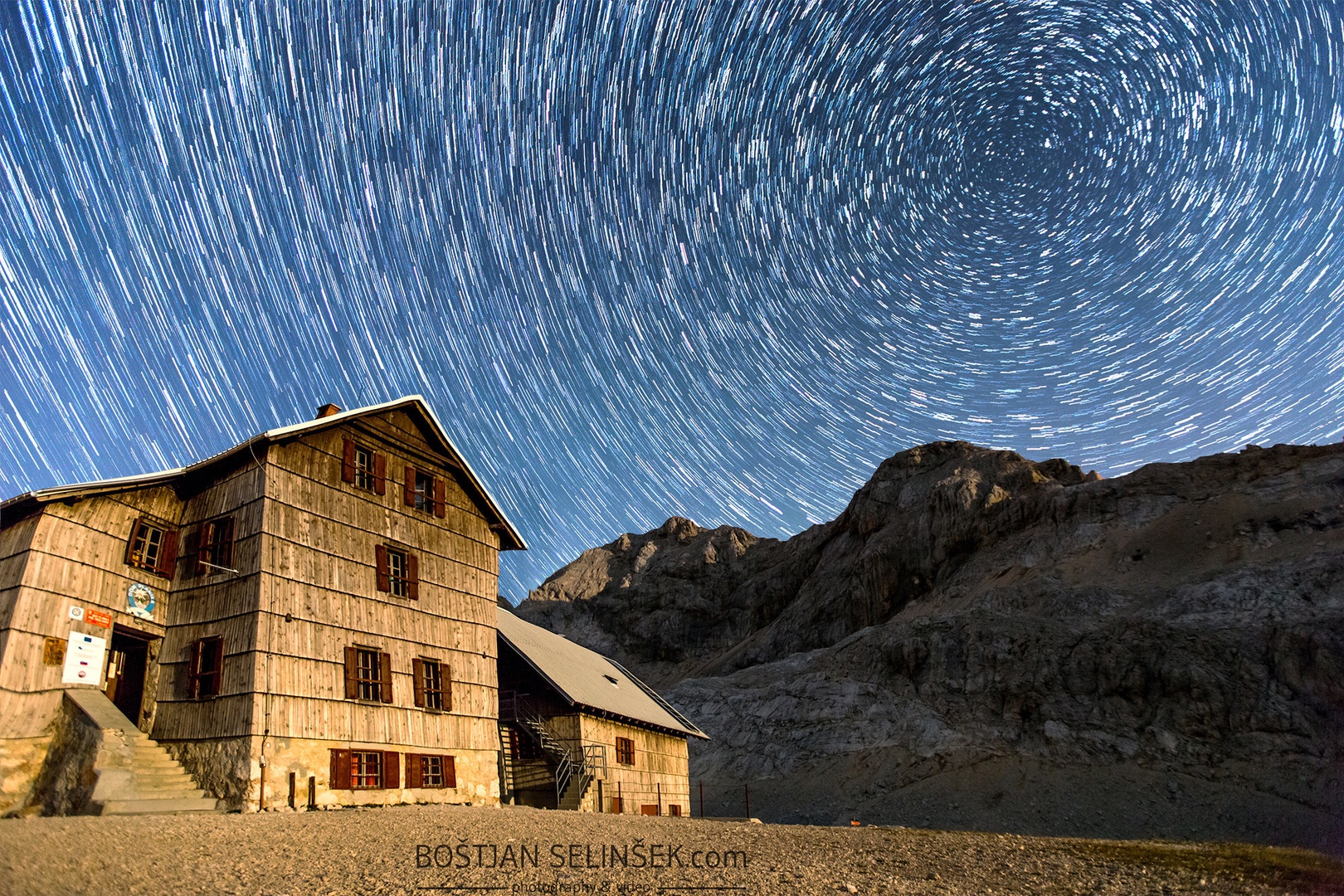 Nočni pogled na Triglav by Boštjan Selinšek
