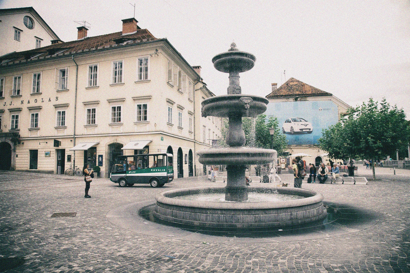 fontana by Boris