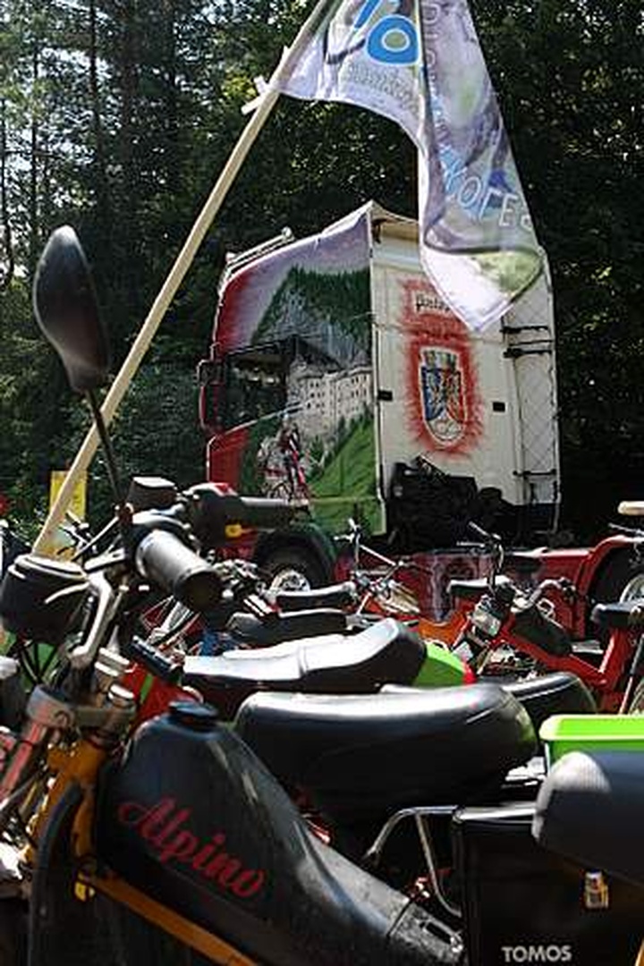 Tomos by