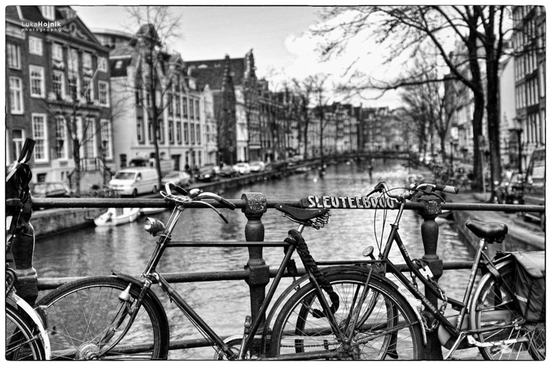 Locked in time | Sleutelbrug by Lucky Luke