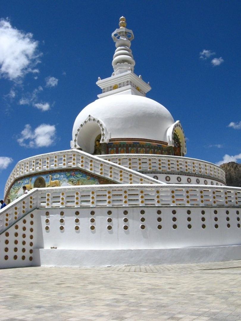 Stupa by Simona Primožič
