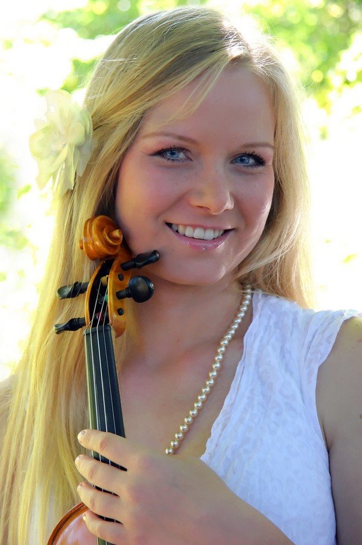 violina by Albin Bezjak