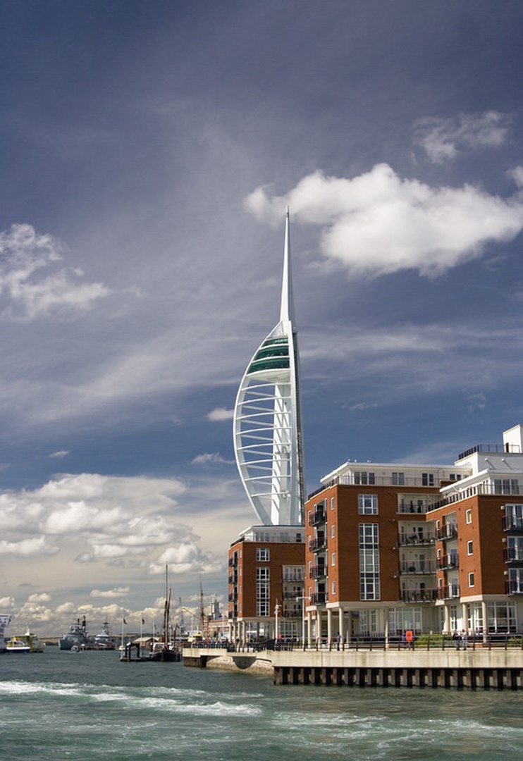 Portsmouth by Miha Travnik