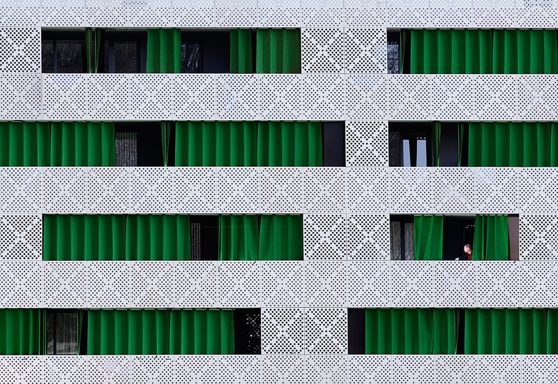 Življenje za zaveso by Izidor Gašperlin
