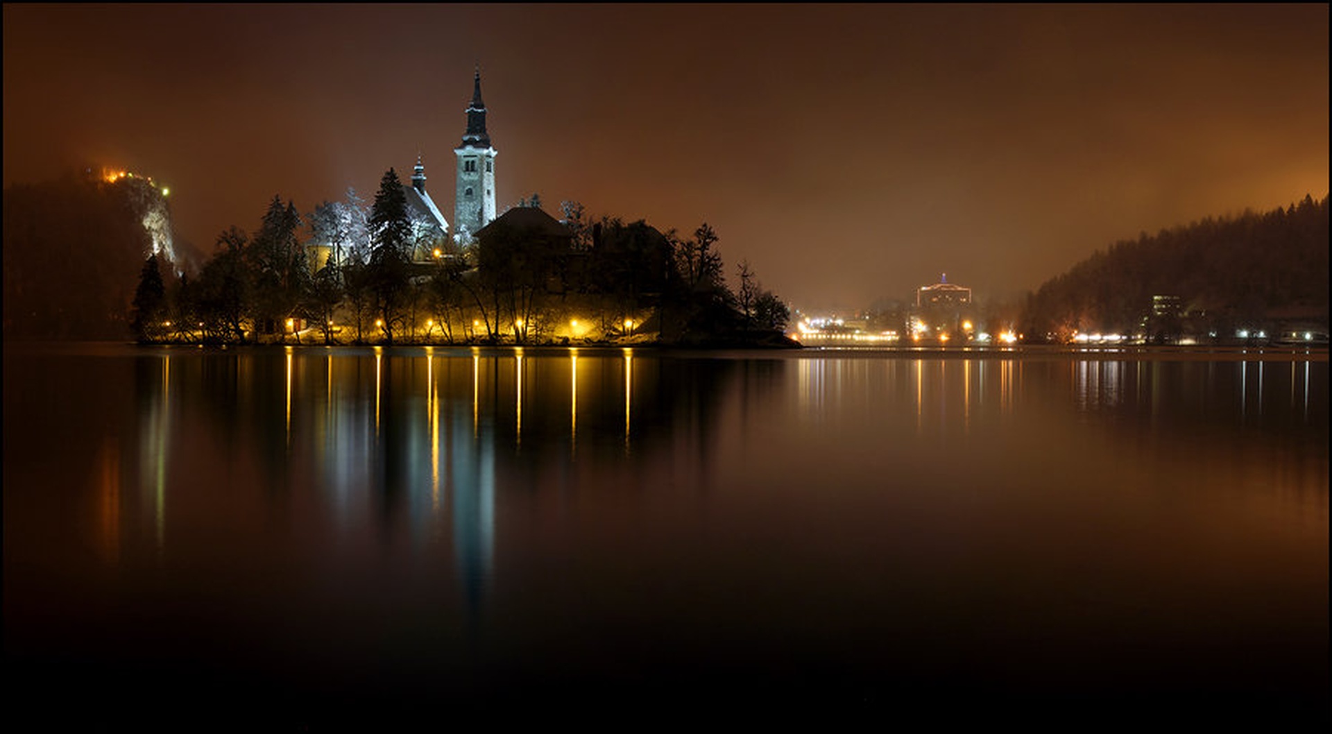 Noč na jezeru by Uroš Modlic