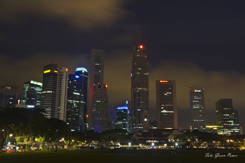 Singapur ponoči by Goran Pomer