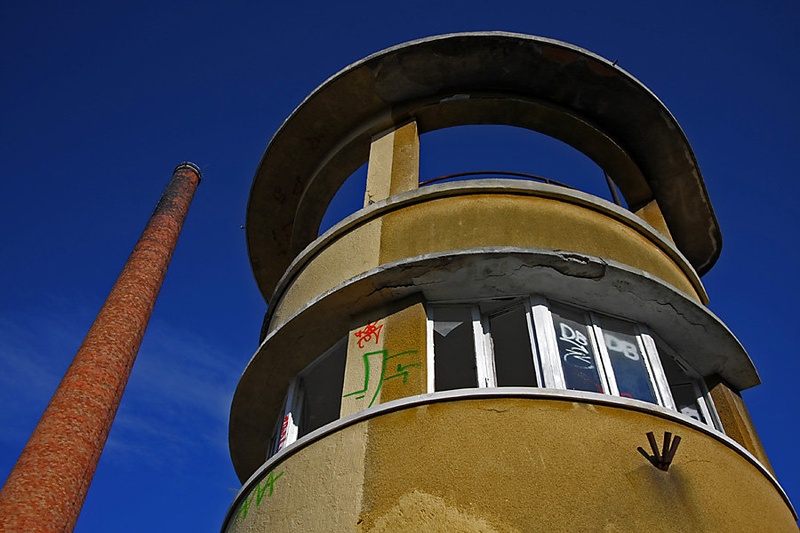 Dimnik še stoji by Janez Gercar
