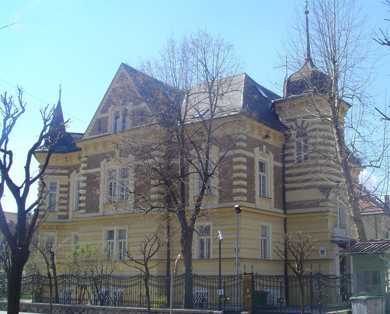 vila by