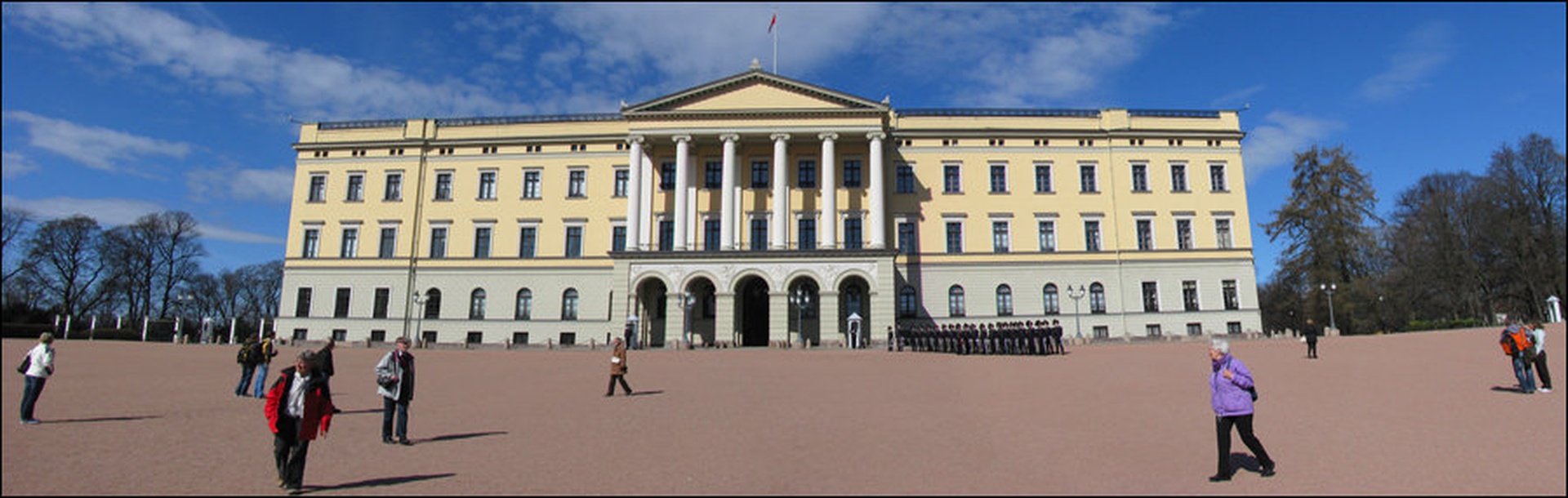 Oslo Royal Palace by Milan Jungic