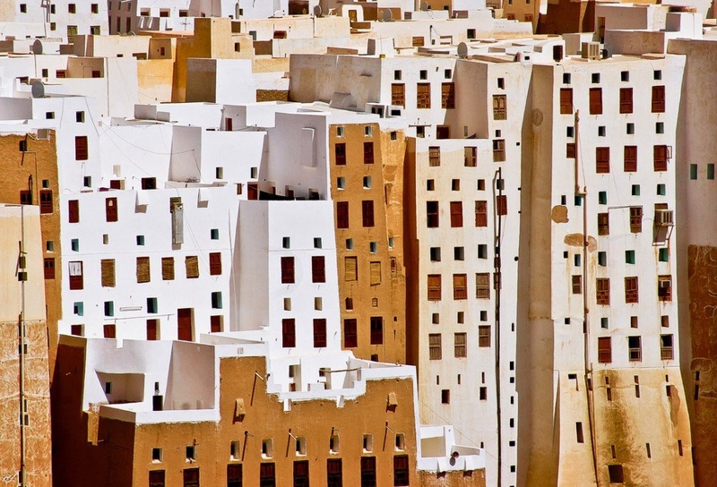 Desert skyline 2 by Los