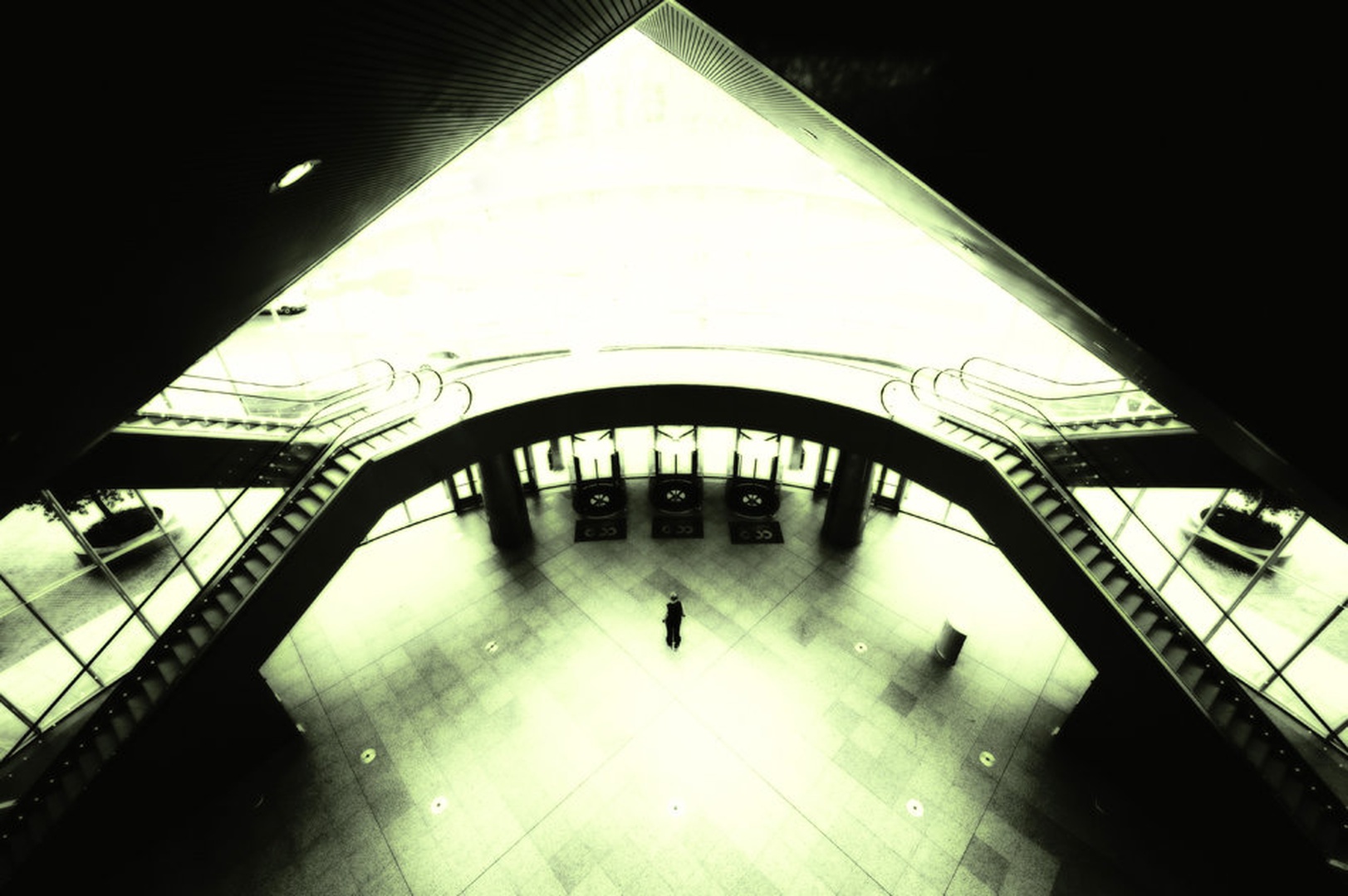trapped in the middle of ... by saxy