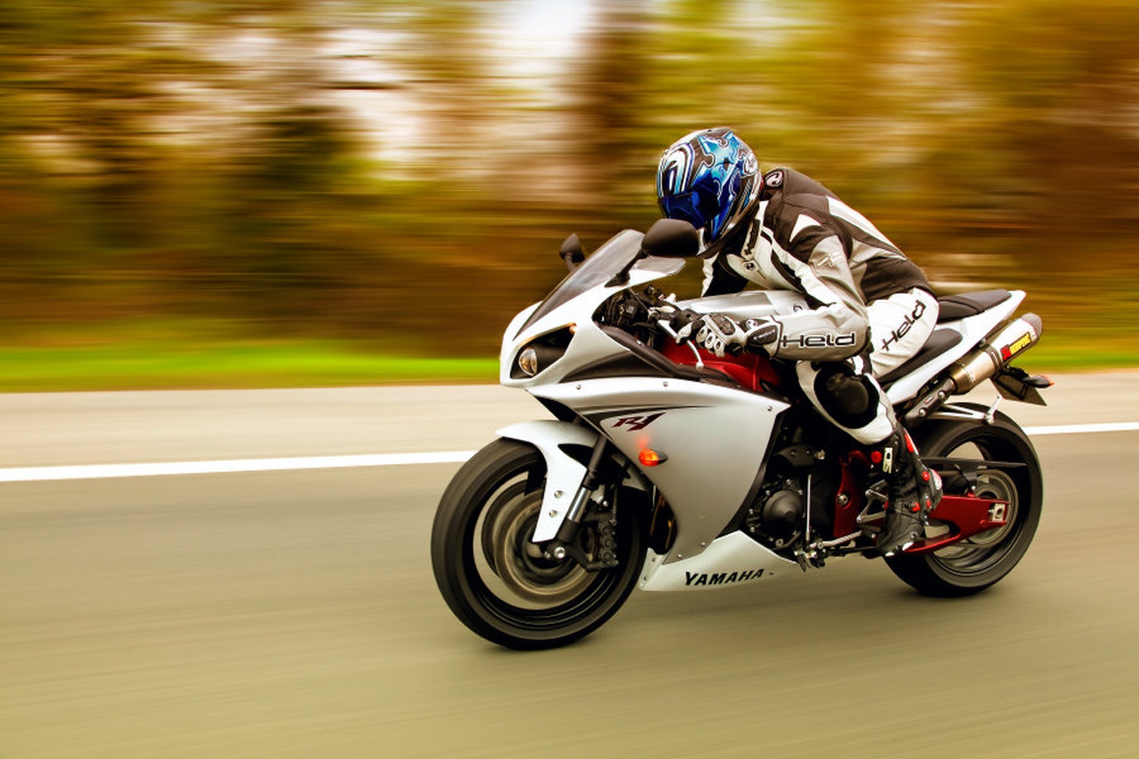 Yamaha R1 by Aleksander Šmid