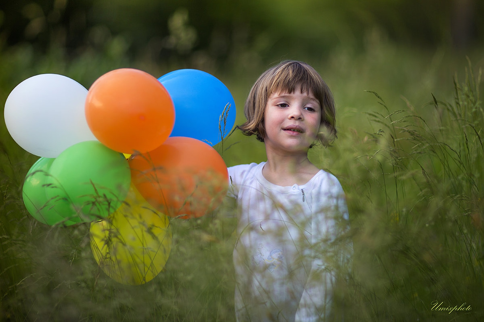 Deklica z balončki by umix