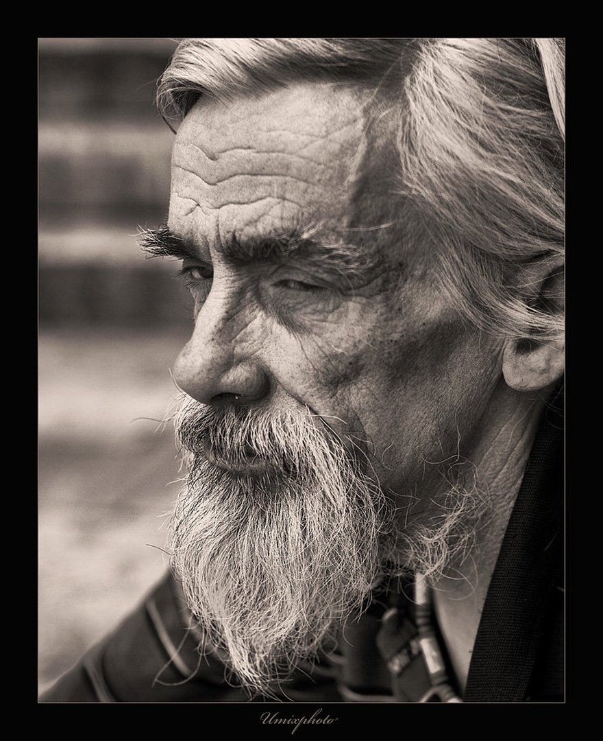 Nezaupljiv pogled by umix