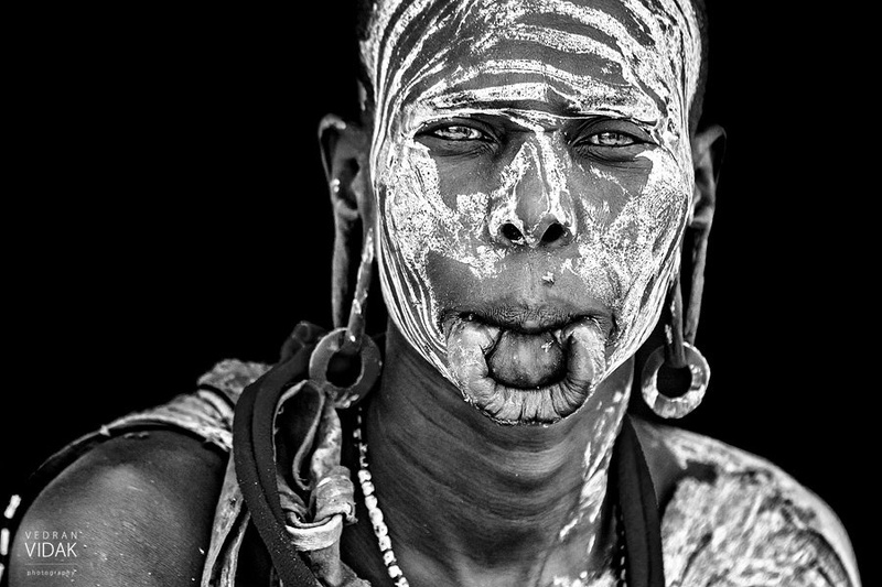 Žena Mursi by Vedran Vidak