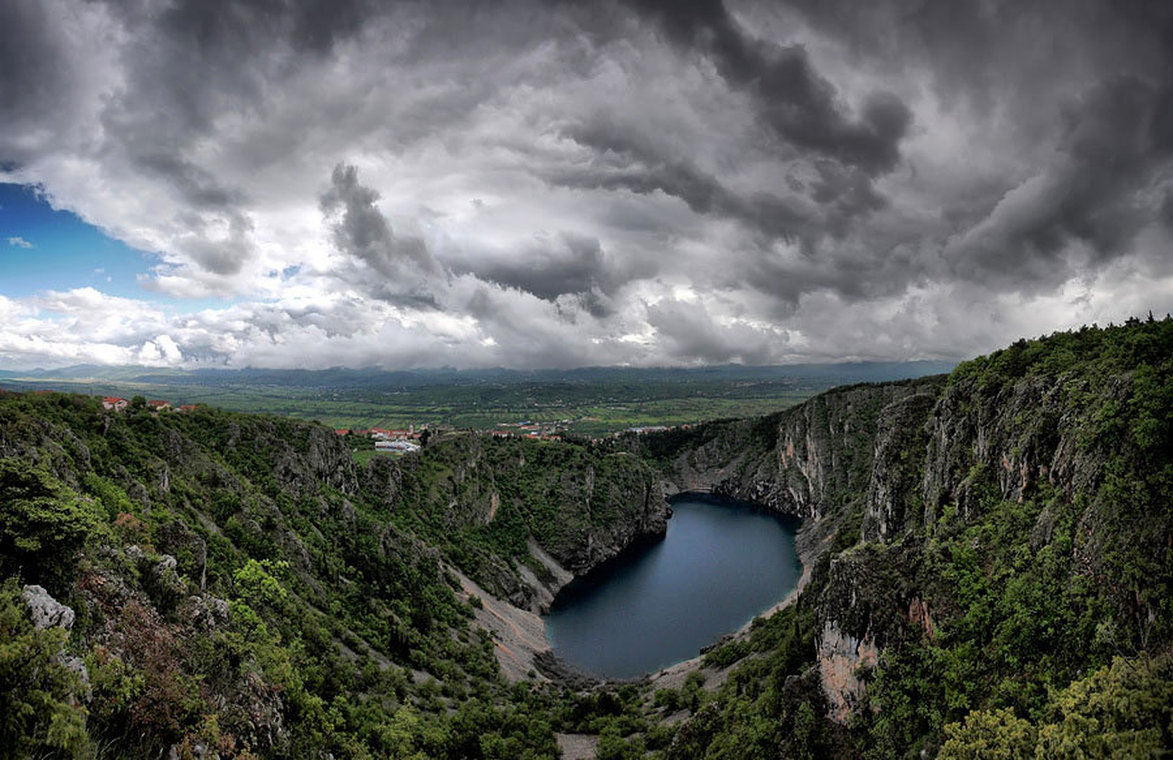 Modro jezero by Vedran Vidak