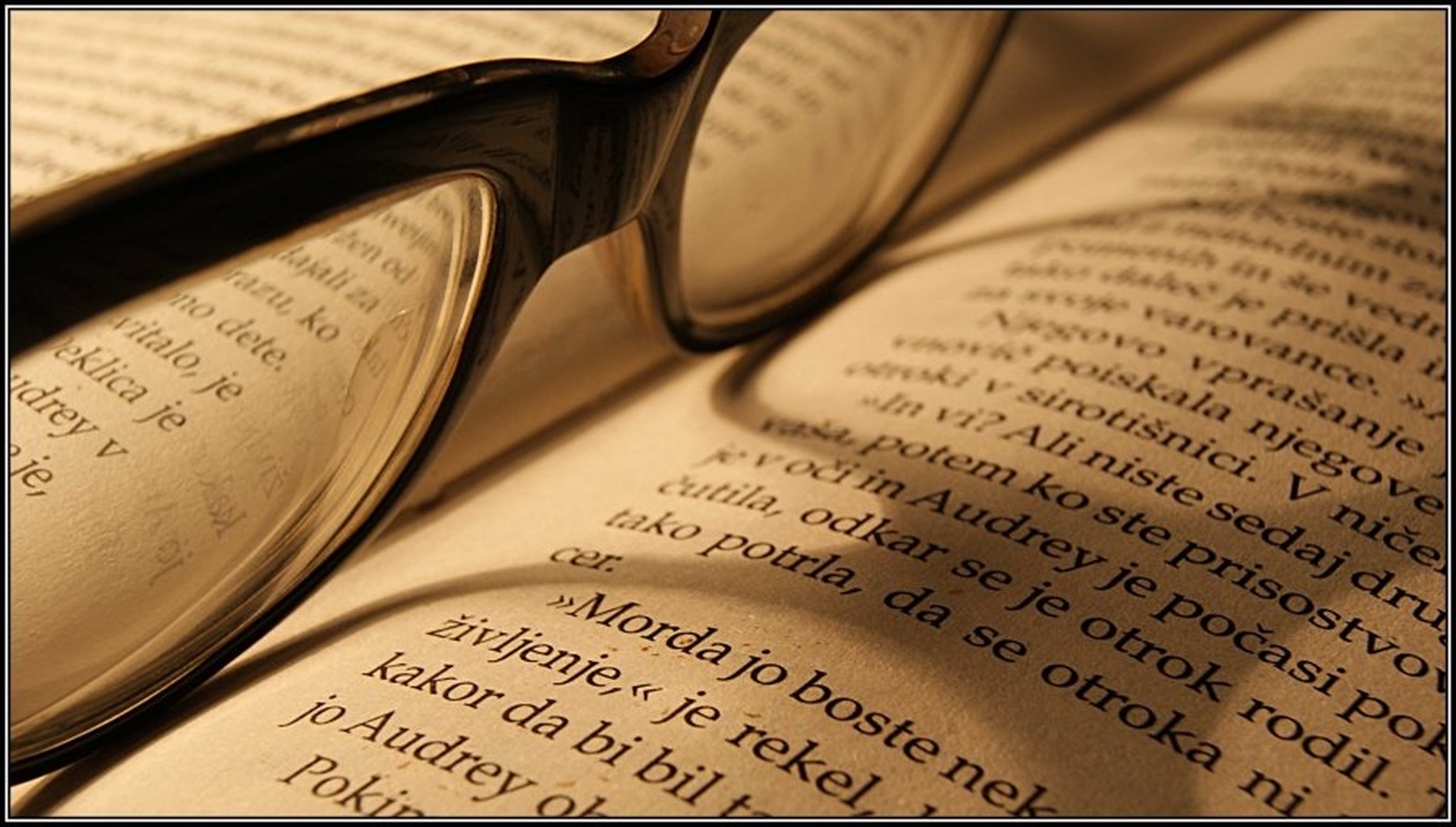Reading night by Nejc