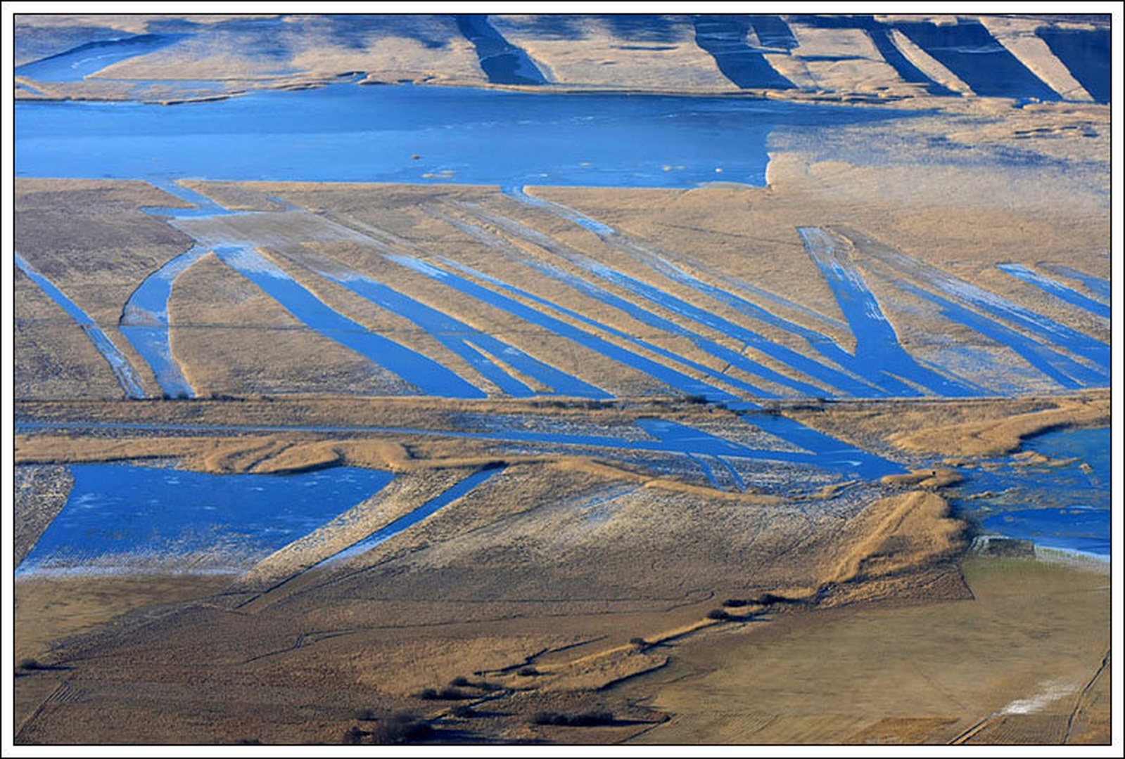 Cerkniško jezero I by Gregor Hutar