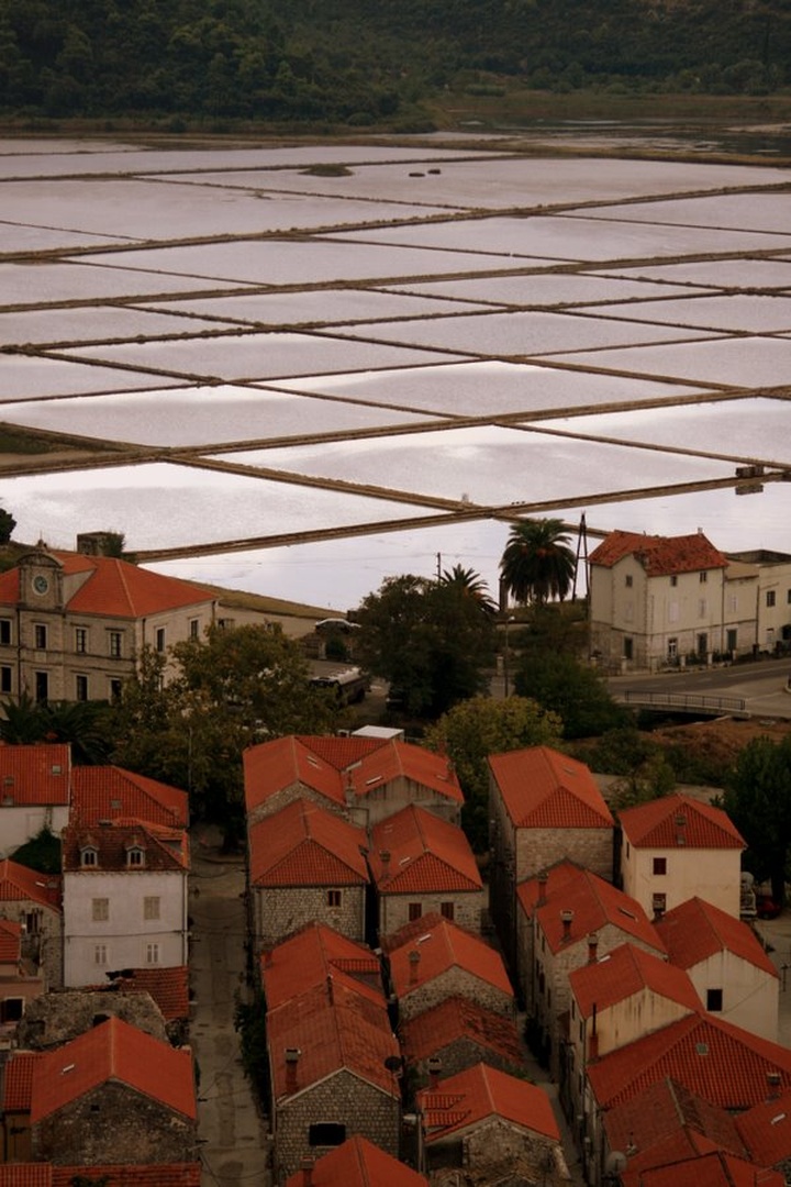 Diagonala by Kostas