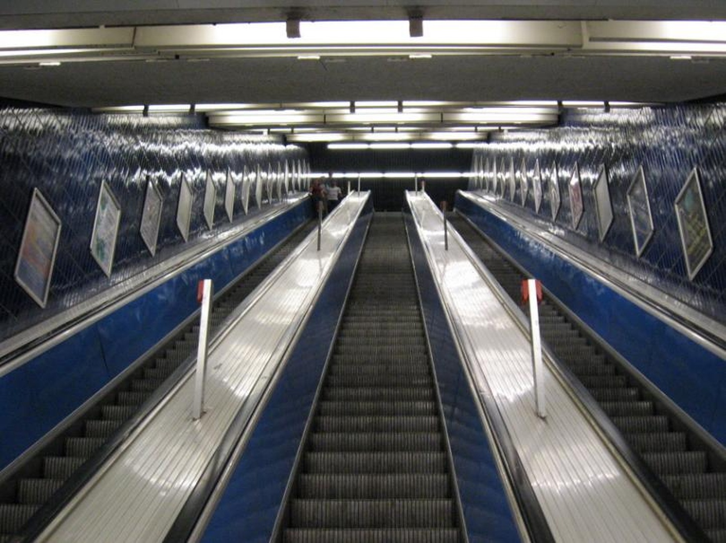 Tekoče stopnice by