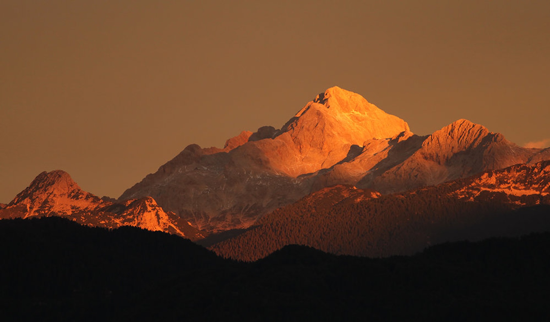 dobro jutro Triglav by Bor